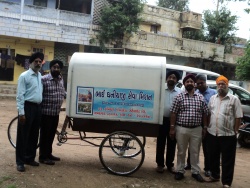 CYCLE RICKSHAW USED AS HEARSE VEHICLE WAS DONATED TO A PHILANTHROPIST MR. MITHALAL LUHANA (MITHAKAKA) WHO IS DEDICATED TO THE YEOMEN SERVICES BY CREMATION