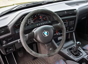 BMW M3 (E30) (1990) Cockpit.JPG