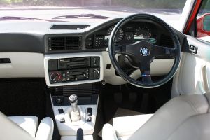 BMW M5 (E28) (1987) Cockpit.jpg